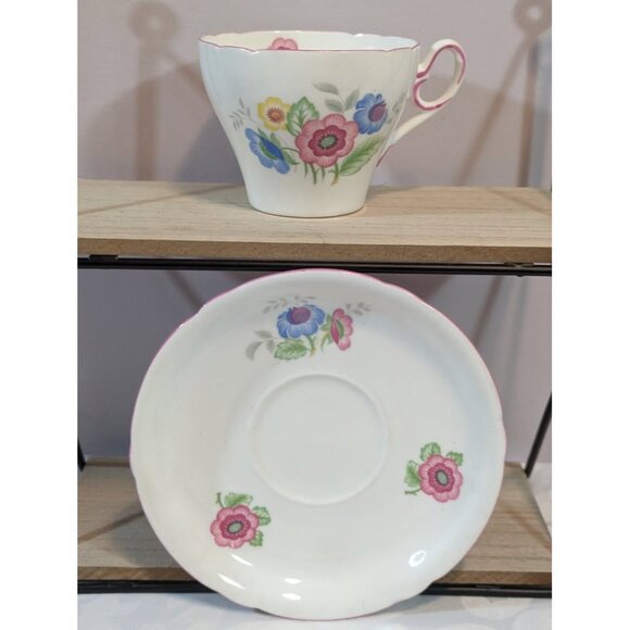 SHELLEY "Pink Floral" Teacup & Saucer - Picture 3 of 8
